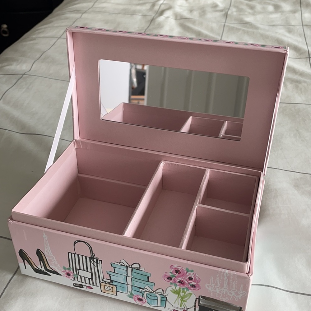 NWOT, Paris Jewelry Box - Picture 2 of 5